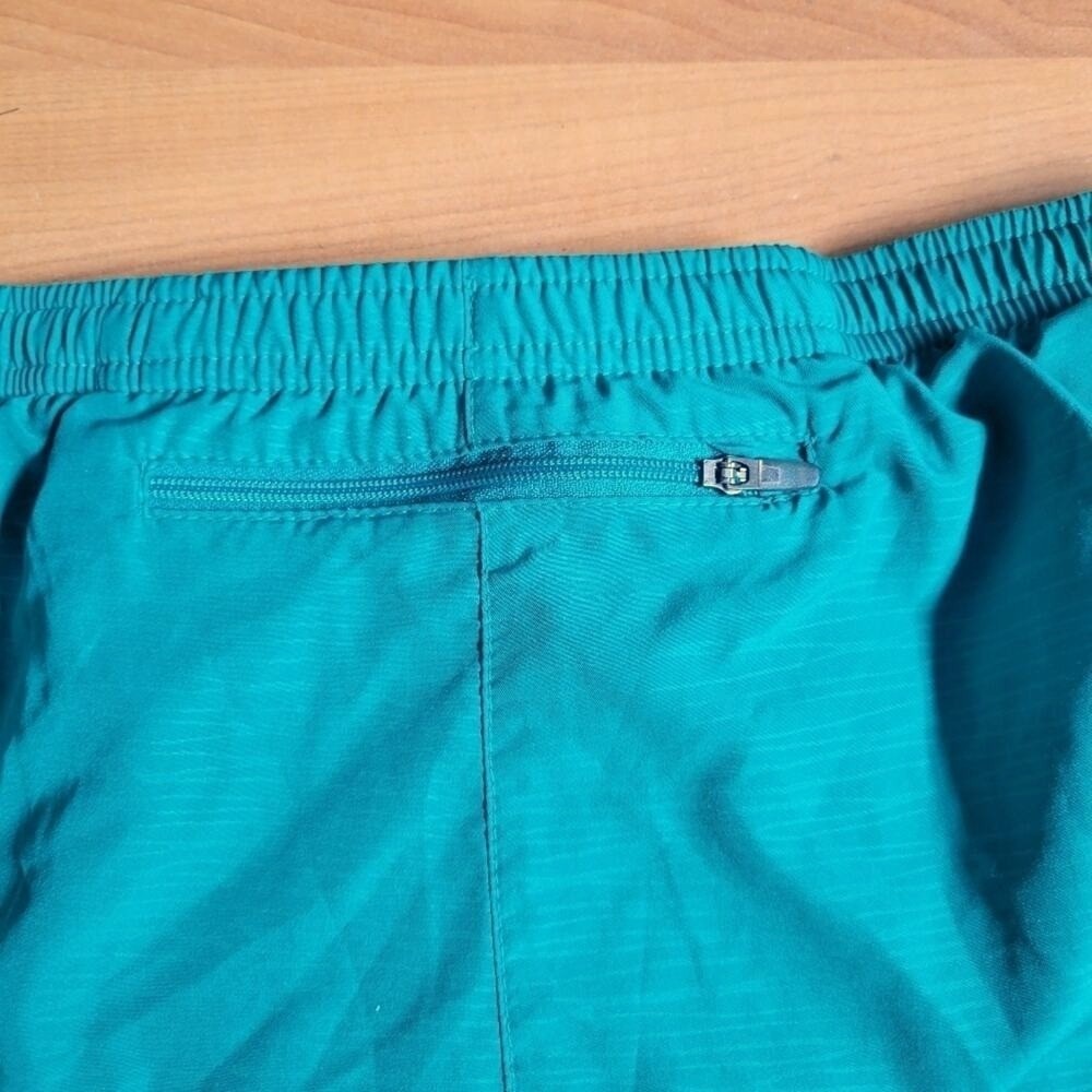 Nike Dry-Fit Green Running Lined Shorts Sz M Athletic Workout Gym Lightweight - Picture 5 of 8